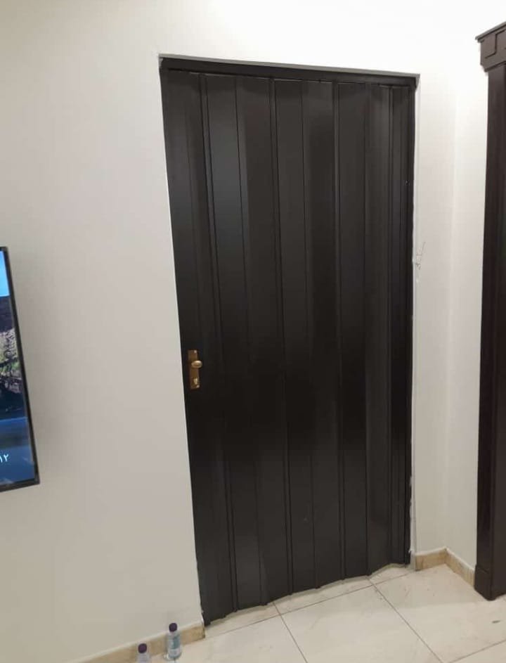 باب المونيوم للحمام